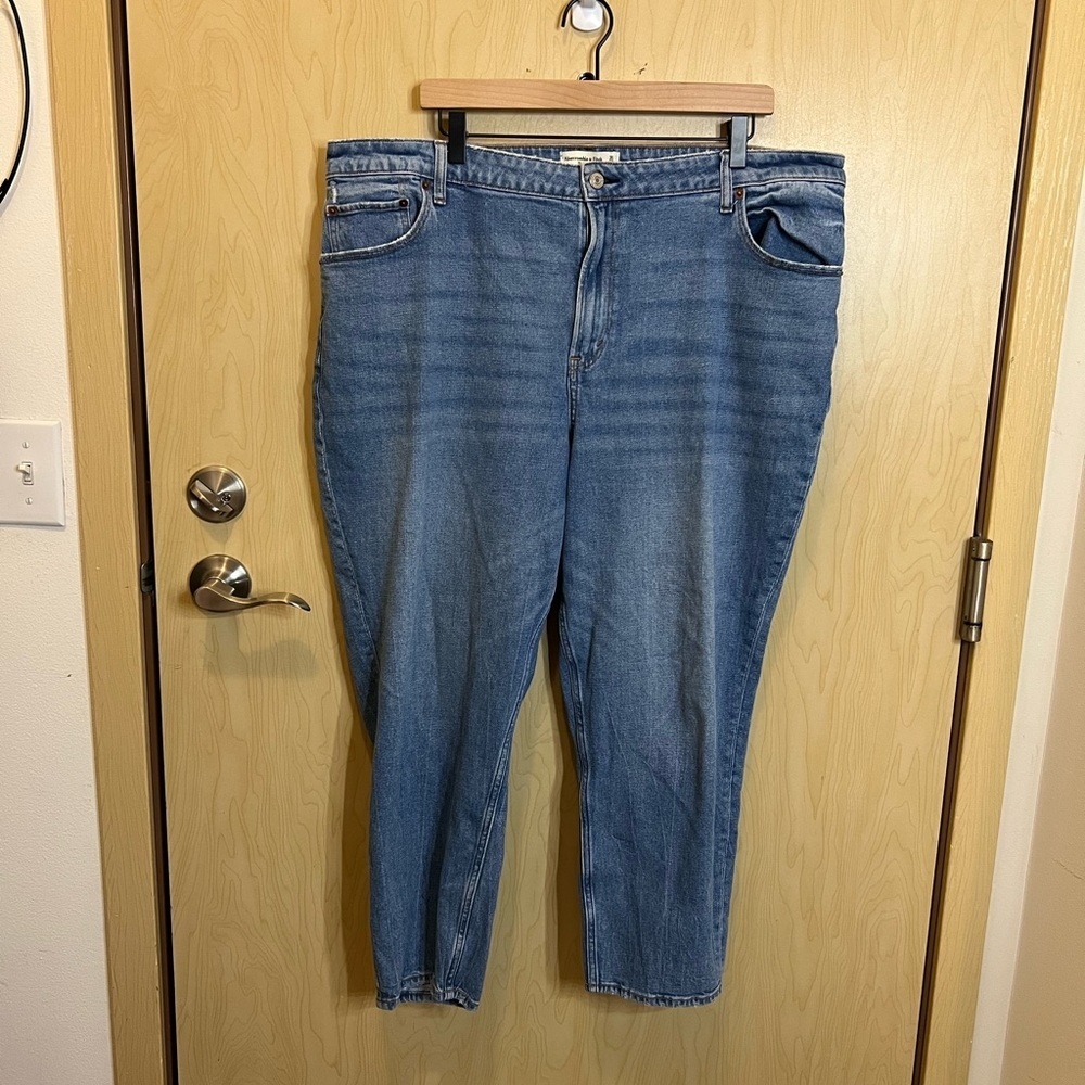 Abercrombie & Fitch The Mom High Rise Jeans